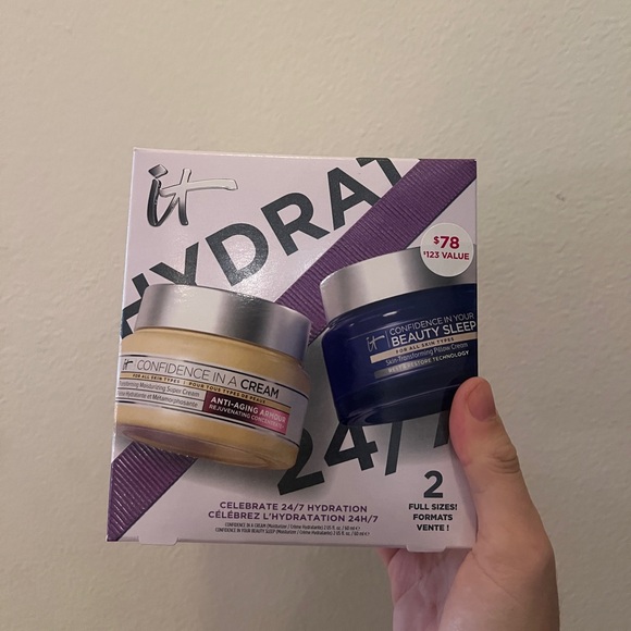 IT COSMETICS UNWRAP DAY-TO-NIGHT HYDRATION SKINCARE SET